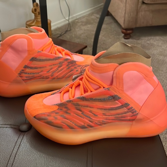 2023
Yeezy Quantum 'Hi-Res Orange Men's size 5 brand new - never worn - Picture 1 of 8
